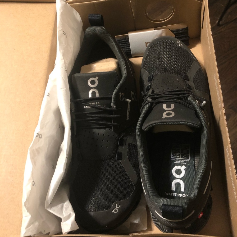 On Running Cloud Waterproof black brand new running shoes